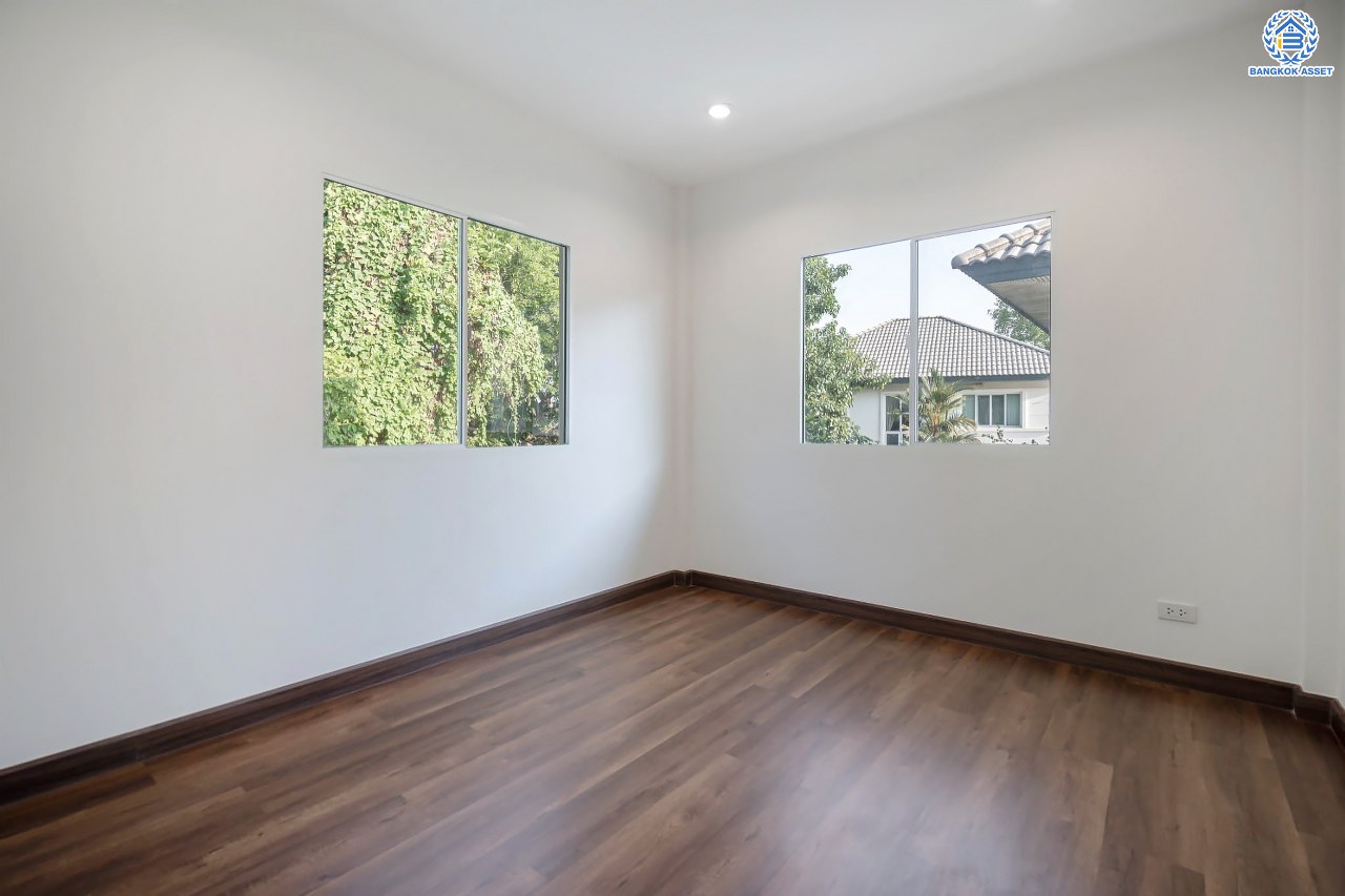 บ้านมือสองตกแต่งใหม่ ดีไซน์สวย โครงการ ชวนชื่นโมดัส จรัญฯ-ปิ่นเกล้า หลังมุม เนื้อที่ 54.7 ตร.ว. ฟังก์ชัน 3 ห้องนอน 2 ห้องน้ำ 1 ห้องอเนกประสงค์ จอดรถได้ 2 คัน รองรับทุกกิจกรรม บนทำเลเชื่อมต่อหลายเส้นทาง ใกล้จุดขึ้นทางด่วน "ประจิมรัถยา" และรถไฟฟ้าสายสีแดง "สถานีบางบำหรุ"